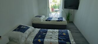 Zwei Häuser zur Vermietung mit großem Parkplatz vor dem Haus Bild 10