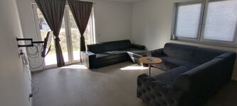 Zwei Häuser zur Vermietung mit großem Parkplatz vor dem Haus Bild 7