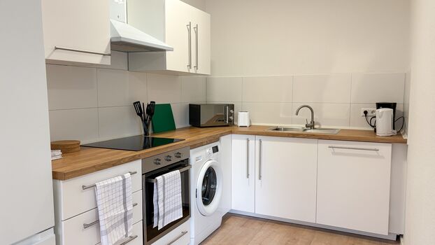 Neu renoviert: Wohnungen mit Einzelbetten, TV, WLAN, Parkpl. Bild 3