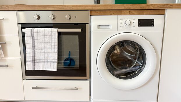 Neu renoviert: Wohnungen mit Einzelbetten, TV, WLAN, Parkpl. Bild 5