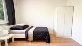Neu renoviert: Wohnungen mit Einzelbetten, TV, WLAN, Parkpl. Bild 6