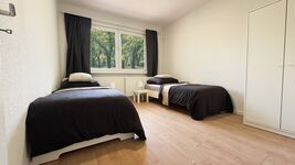 Neu renoviert: Wohnungen mit Einzelbetten, TV, WLAN, Parkpl. Bild 5