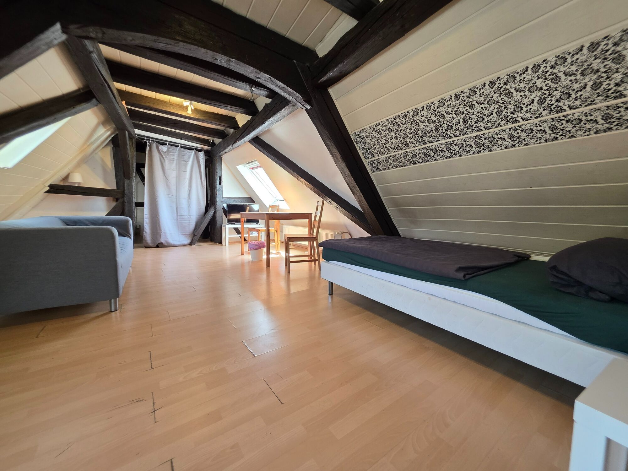 Schlafzimmer mit einem Einzelbett