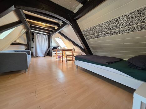 Schlafzimmer mit einem Einzelbett