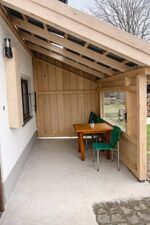 Überdachter Raucherbereich