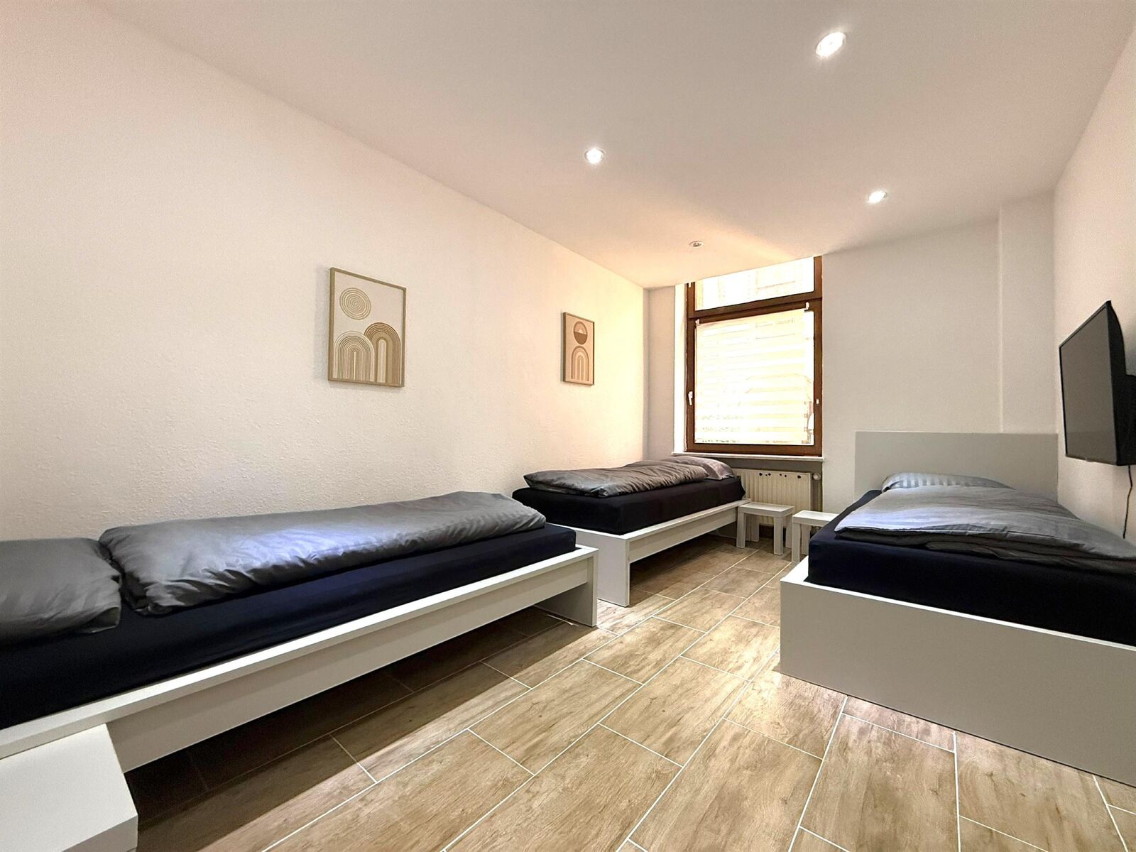 Zimmer 3 Einzelbetten 90x200 cm