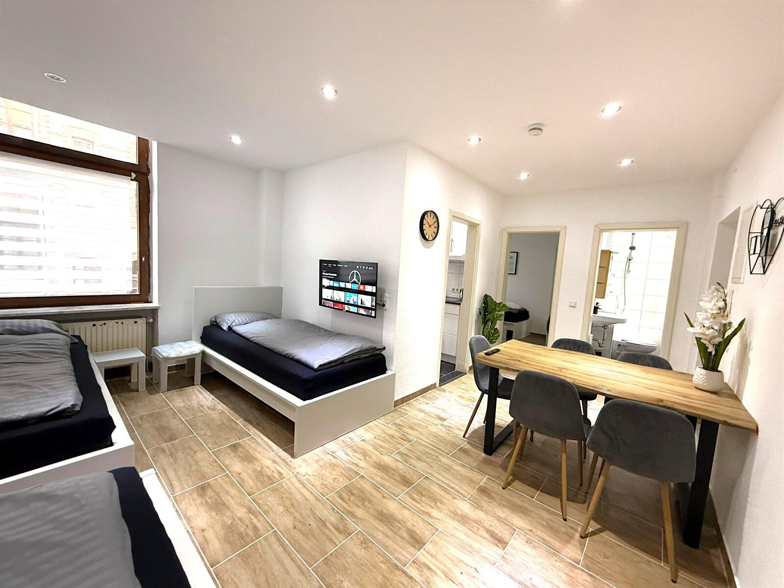 Zimmer 3 Betten - Esstisch
