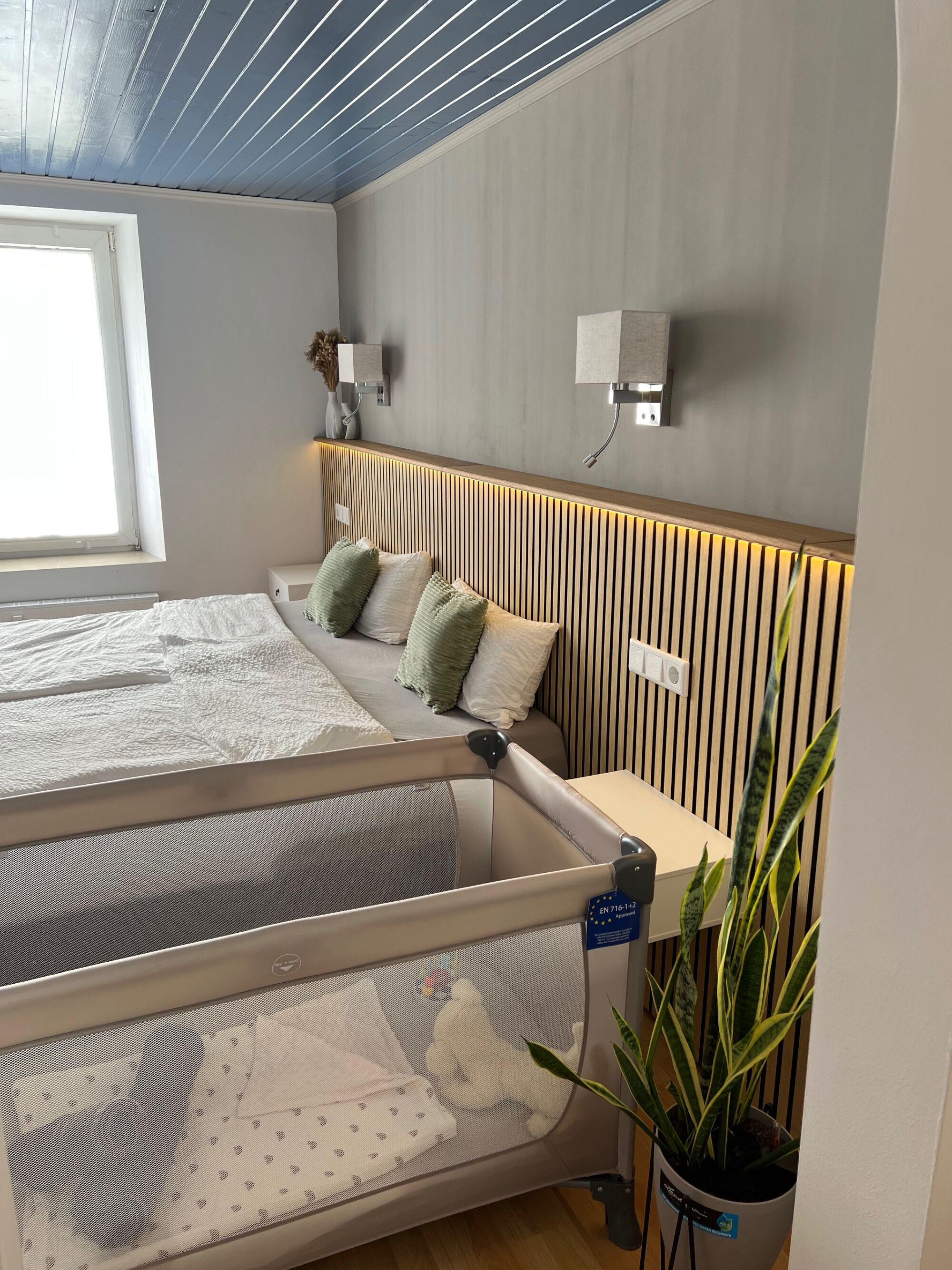 Kinderbett auf Anfrage