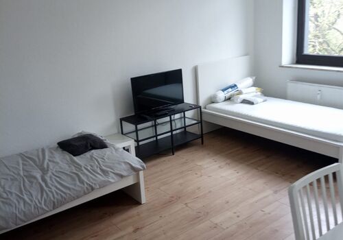 Große Wohnung, mehrere Schlafzimmer Parkplätze Küche usw. Bild 3