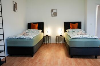 ZecheLoft by Linus- Place22-E-l.station, Parkplatz, Duisburg
