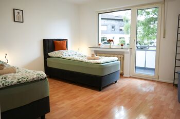 ZecheLoft by Linus- Place22-E-l.station, Parkplatz, Duisburg