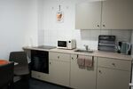 vollausgestatte Küchenzeile, Mikrowelle, Wasserkocher, Ofen, Kaffeemaschine, Spüle