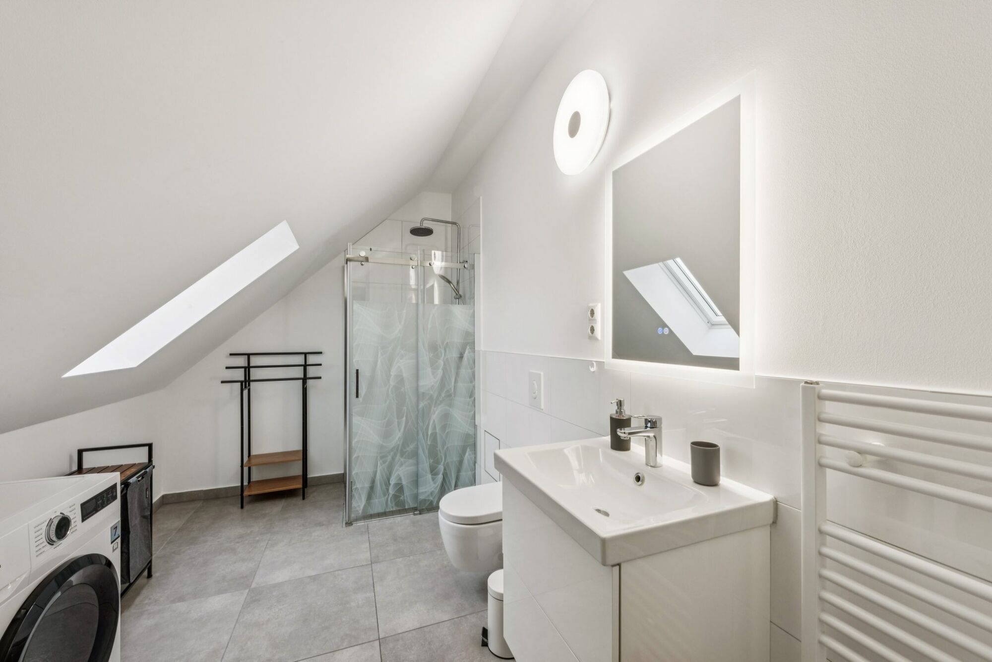 Badezimmer mit Dusche