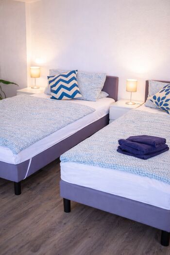 modernes Apartment 1-2 Personen mit Terrasse Blick ins Grüne Bild 4