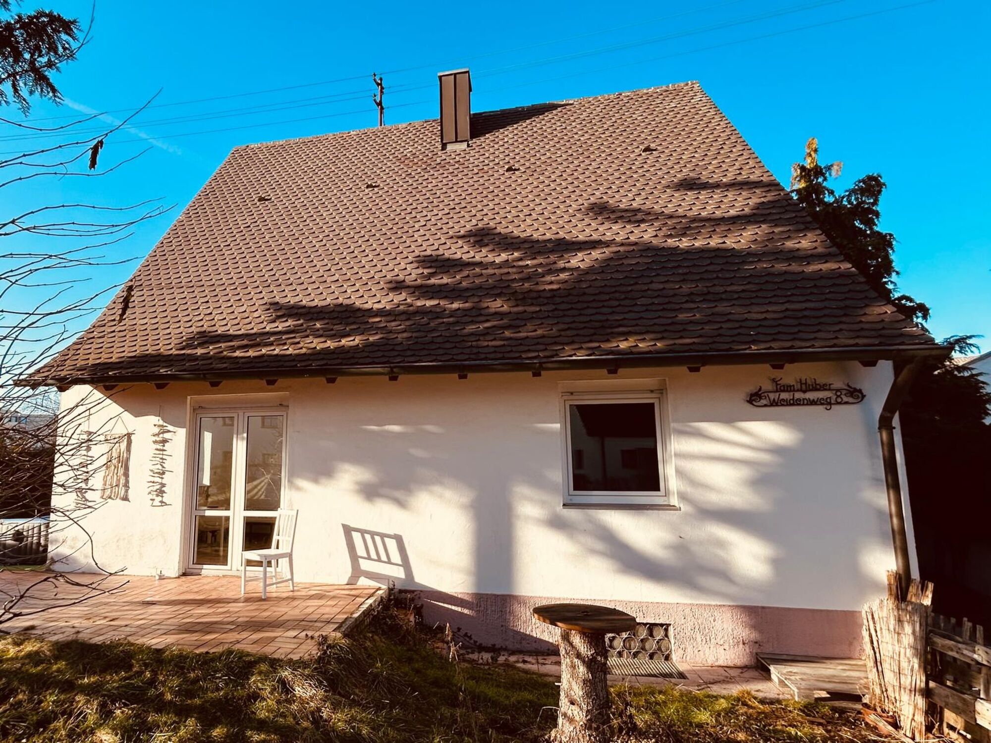 alleinstehendes Haus mit Garten und Terrasse