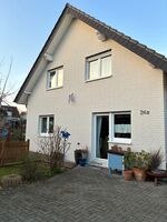 Frontansicht, das Zimmer ist oben links