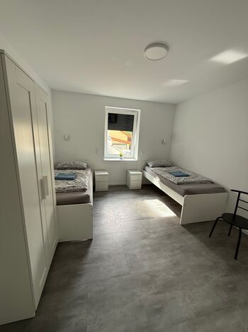 Monteuzimmer Obertshausen 8 Personen | A3 in 2 min. | 2 Küchen | 2 Bäder
