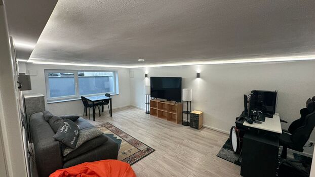 moderne Wohnung mit Küche und Stellplatz Bild 5