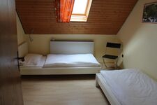 Zimmer mit 2 Einzelbetten (Durchgangszimmer)