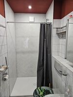 OG Bad mit bodentiefer großer Dusche