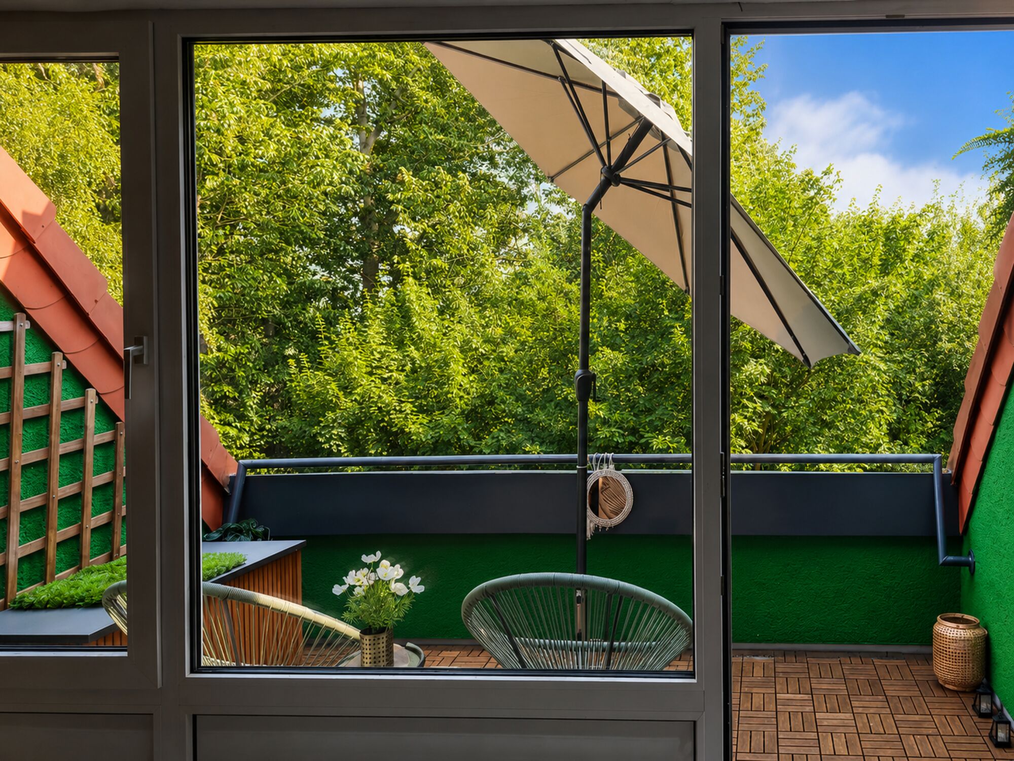 Balkon mit Naturblick | Balcony with Garden view