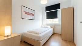 MH13 / TOMASZ-LIVING in DUISBURG - Einzelzimmer mit Schreibt Bild 4