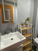 für 1-4 Personen, ab 6 Monate Mietdauer, alles neu. Zentral. Picture 3