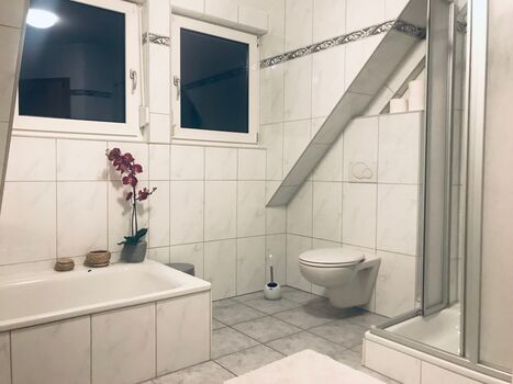 Großzügige Wohnung mit Parkplätzen und Garten/Terrasse Zdjęcie 3
