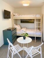 Beispielhafter Wohn-/Schlafbereich im 1-Zimmer-Apartment
