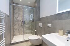 Blick auf die große Dusche