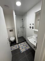 Badezimmer mit Dusche