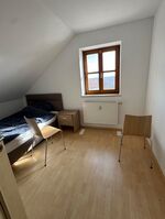 Vollausgestattete große Dachwohnung und Parkplatz Bild 1