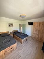 Schlafzimmer mit 2 Einzelbetten