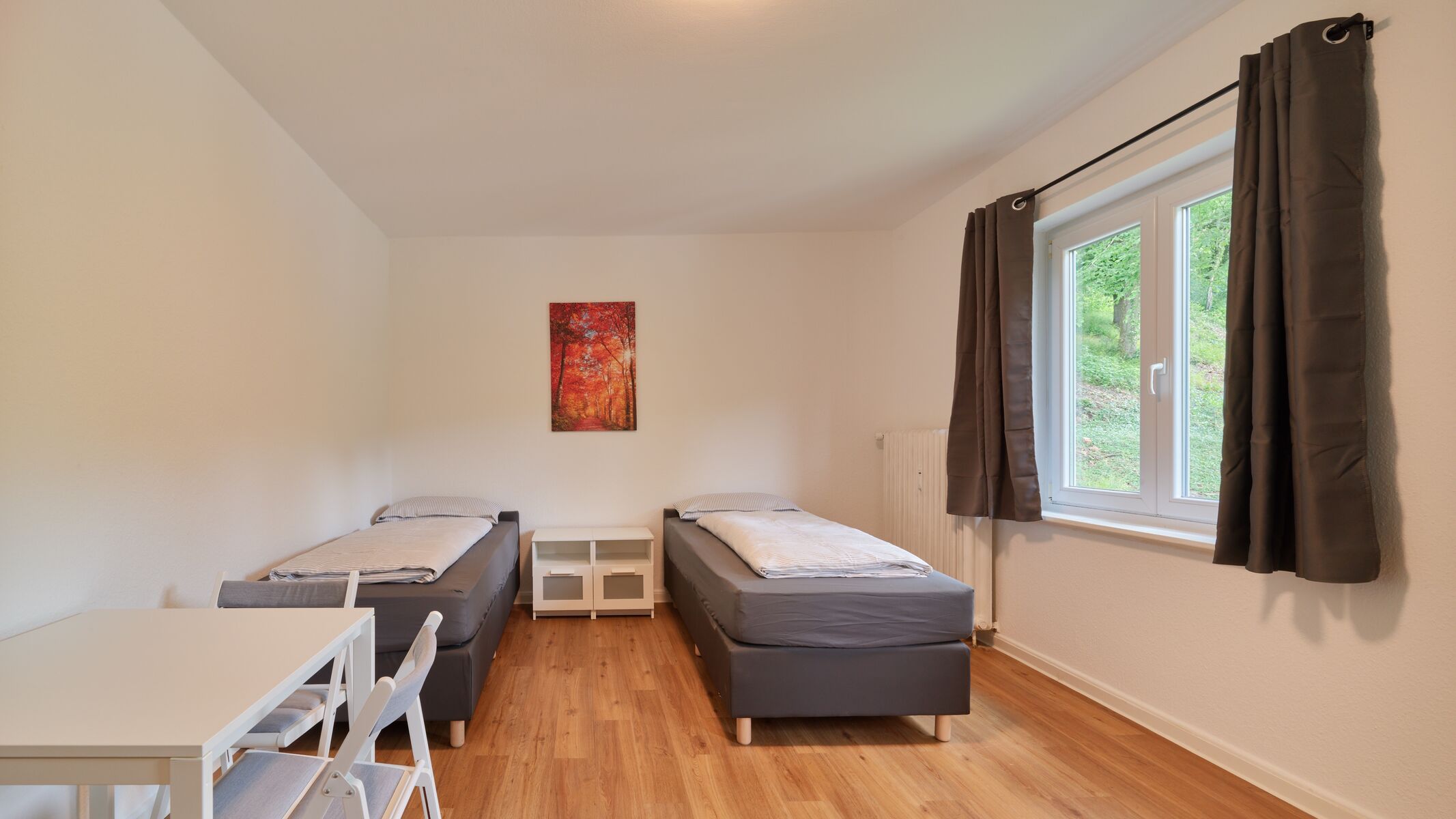 Pro Schlafzimmer gibt es zwei Einzelbetten. 