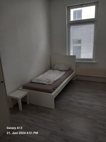 Zentral gelegen, gut ausgestattete Mitarbeiterunterkünfte.