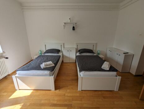 Schlafraum mit zwei Einzelbetten