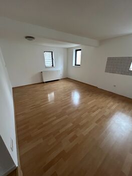 Ganze 4-Zimmer Wohnung, Küche und Bad mit bis zu 12 Betten