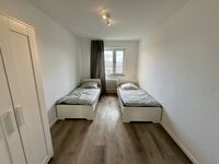 8 Schlafplätze in Wuppertal-Oberbarmen – 3 Schlafzimmer, Aufzug, Balkon Picture 7