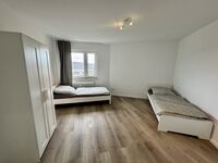8 Schlafplätze in Wuppertal-Oberbarmen – 3 Schlafzimmer, Aufzug, Balkon Picture 5