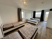 8 Schlafplätze in Wuppertal-Oberbarmen – 3 Schlafzimmer, Aufzug, Balkon Picture 8