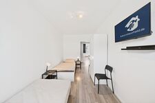 100 m² Monteurwohnung Solingen – 4 Schlafzimmer, 8 Betten, 2 Balkone Picture 2