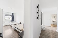 100 m² Monteurwohnung Solingen – 4 Schlafzimmer, 8 Betten, 2 Balkone Picture 14