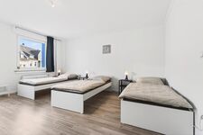 100 m² Monteurwohnung Solingen – 4 Schlafzimmer, 8 Betten, 2 Balkone Picture 11
