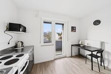 100 m² Monteurwohnung Solingen – 4 Schlafzimmer, 8 Betten, 2 Balkone Picture 6