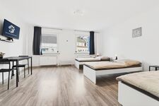 100 m² Monteurwohnung Solingen – 4 Schlafzimmer, 8 Betten, 2 Balkone Picture 3