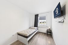 100 m² Monteurwohnung Solingen – 4 Schlafzimmer, 8 Betten, 2 Balkone Picture 1