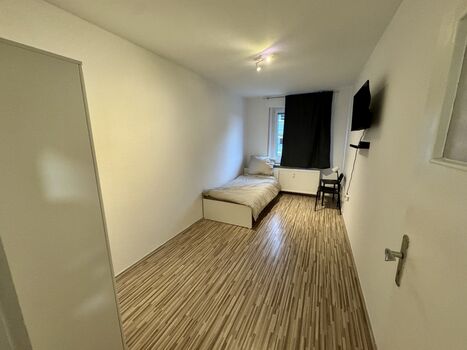 Monteurunterkunft Solingen, 8 Einzelbetten in 4 Zimmern – 2 Balkone Bild 4