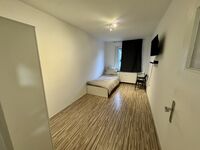 Monteurwohnung Solingen für 8 Personen – 4 Zimmer, 100 m², 2 Balkone Picture 6
