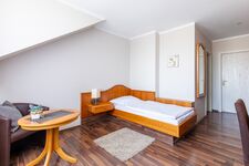 Salí Homes | Hotel zum Dorfbrunnen - Bornheim Bild 18