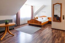 Salí Homes | Hotel zum Dorfbrunnen - Bornheim Bild 19